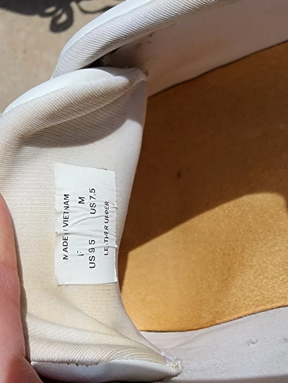 Everlane womens Re-leather sneaker White Leather with Gum Outsole EUC size 9.5 - Picture 2 of 6